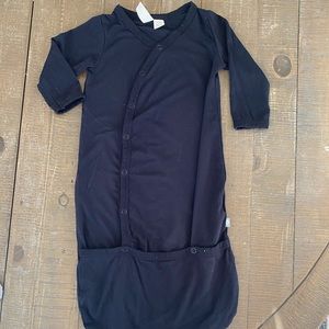 Black Kyte baby bundler gown